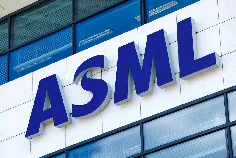 En 1T, ASML vendió -21% que hace un año. 