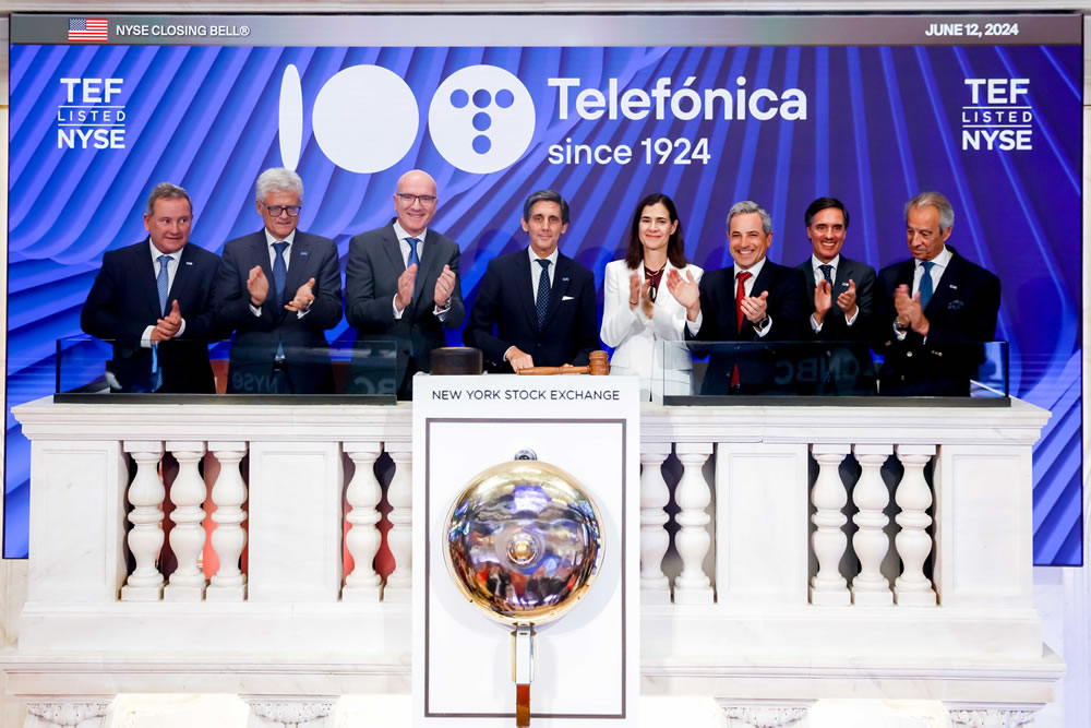 Telefónica toca campana en Bolsa de NY, festeja 100 años conectando la vida de las personas 